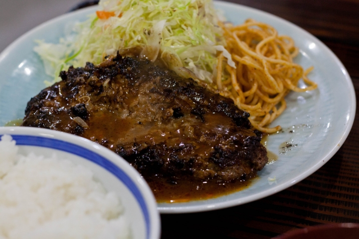 【美食。食記】東京 豊洲  台日差異的感動與痛苦 一村 味処いちむら 定食 炸牛排 漢堡 生魚片 日本料理 推薦