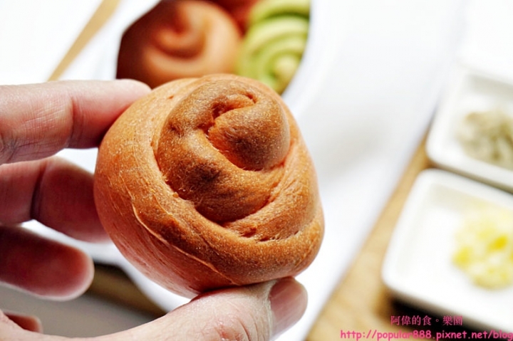 【北投溫泉】〈大地酒店〉推出"花漾套餐"迎春，結合花與美的意象，每道料理都像藝術品。五月底前限定，來趟美食溫泉之旅吧！