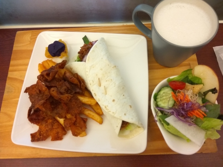 [早午餐/咖啡/麵包/飲料/蛋餅]彰化市基督教醫院附近巴特廚房早午餐食記~~生意好~ 人很多~~排隊店~