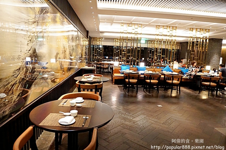 【桃園住宿】<大溪笠復威斯汀渡假酒店>每週五六及國訂假日推出晚間池畔吧!『儷軒』中餐廳的酸菜白肉鍋、牛肉麵超級好吃!
