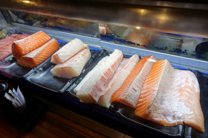 [食記] 畔の食堂。驚喜感十足的生魚片丼飯 用料超好的平價日式料理--鮑魚干貝丼、山藥四色丼(小巨蛋站)