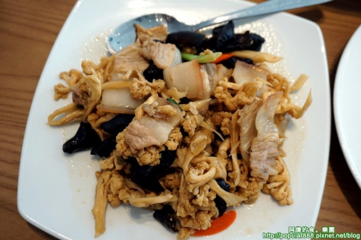 【南港展覽館站】<欣葉 小聚今品>有著欣葉一向用心料理的傳統，又加了些創意巧思，讓經典台菜有了年輕的樣貌，依然極為美味！