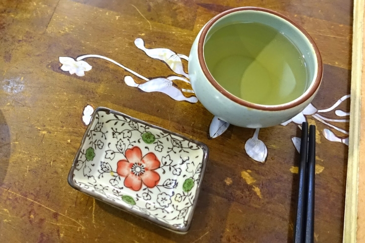 [食記] 畔の食堂。驚喜感十足的生魚片丼飯 用料超好的平價日式料理--鮑魚干貝丼、山藥四色丼(小巨蛋站)