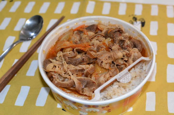 [食記] 新竹 小丼物。多樣化的外送便當新選擇--春川炒牛丼飯、蛋花豬肉丼飯、咖哩豬肉丼飯