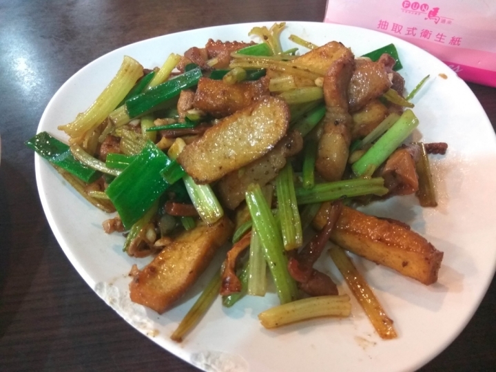 [台式熱炒]苗栗頭份中央路附近平價快炒大酒堡啤酒城再訪~食記~