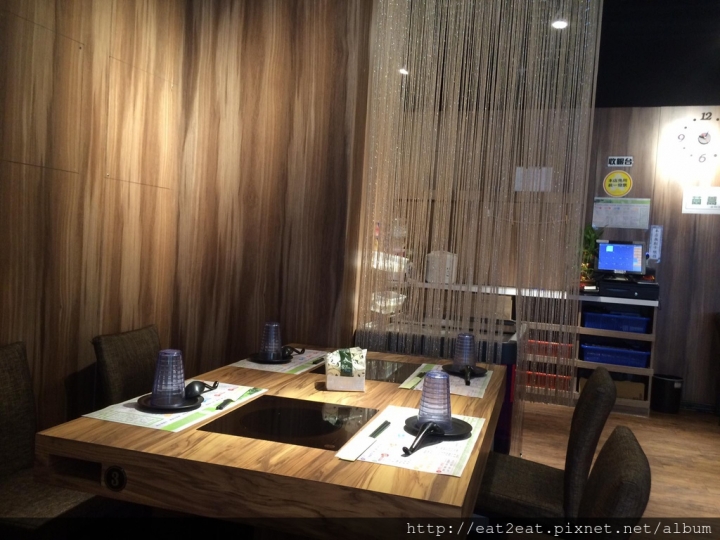 【新北板橋】重慶路 鼎川霖鍋物/8種湯底任選不加價/電磁爐共用鴛鴦鍋設計/大推雞腿塊、綜合魚片