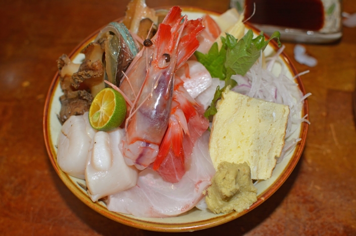 [食記] 畔の食堂。驚喜感十足的生魚片丼飯 用料超好的平價日式料理--鮑魚干貝丼、山藥四色丼(小巨蛋站)