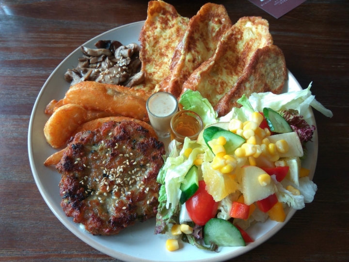 [韓式料理/鍋物/早午餐/咖啡]彰化市Misto Cafe海賊王裝潢風早午餐食記~ 平價不錯吃~ 動漫迷的最愛