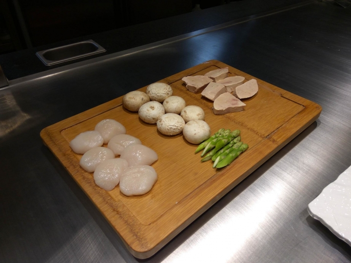 [活海鮮鐵板燒]台中大江戶町食記~日式料理風~漁市場重現~龍蝦界勞斯萊斯~玫瑰/黃金龍蝦~上等青口鰻~老饕牛肉~CP值高!