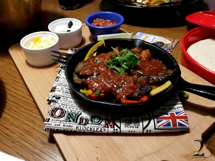 台中西屯冒煙的喬墨西哥餐廳裡面還有泰式料理西班牙料理聚會同樂好地點