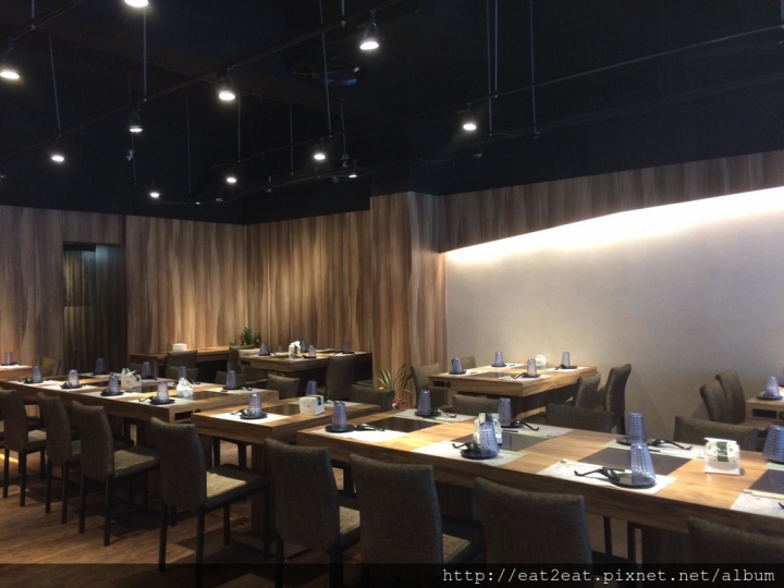 【新北板橋】重慶路 鼎川霖鍋物/8種湯底任選不加價/電磁爐共用鴛鴦鍋設計/大推雞腿塊、綜合魚片