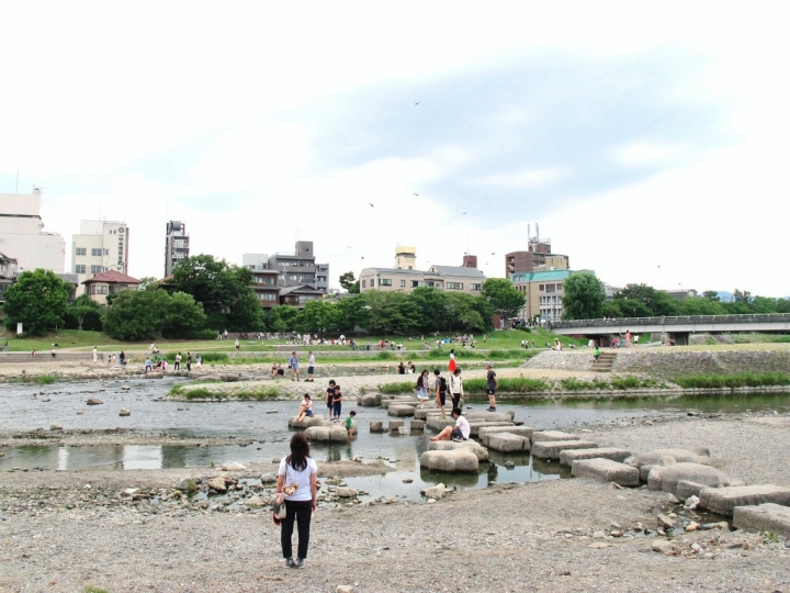 【Kyoto．走跳】京都哲學之道的夏日漫遊.鴨川跳烏龜與先斗町美味擔擔麵