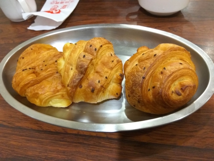 [牛排/豬排/雞排/咖啡/簡餐]彰化市慶豐牛排專賣店食記~ 開店很久的平價牛排店~ 人很多等超久