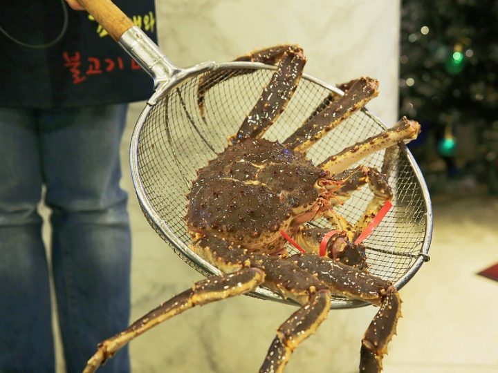 【玩 韓國】首爾 明洞명동 "조개와 貝殼哥"必吃超狂海鮮鐵盆鍋。來明洞就是要吃海鮮啊~