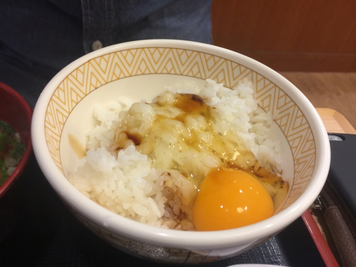 【食記】捷運台北車站。すき家(SUKIYA)站前店~來吃日式早餐拉