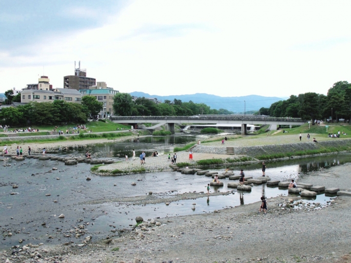 【Kyoto．走跳】京都哲學之道的夏日漫遊.鴨川跳烏龜與先斗町美味擔擔麵