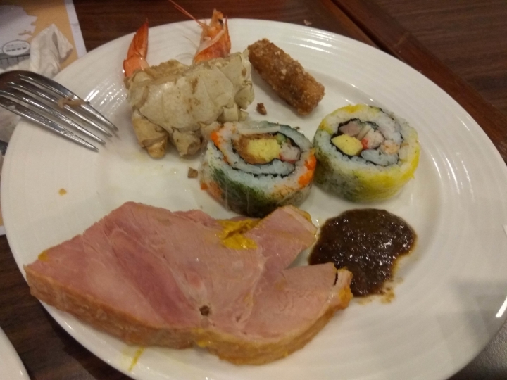 [歐式自助餐/下午茶]台中市福華飯店2F美樂琪餐廳下午茶食記~~ 蝦蟹多~甜點很好吃~~很推!