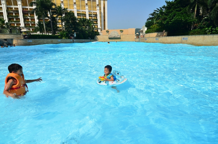 [ 澳門親子遊。飯店 ] 帶小孩必住澳門銀河酒店的天浪淘園，有著全球最長的空中激流+超刺激的衝天激流(房價只要4000多台幣）