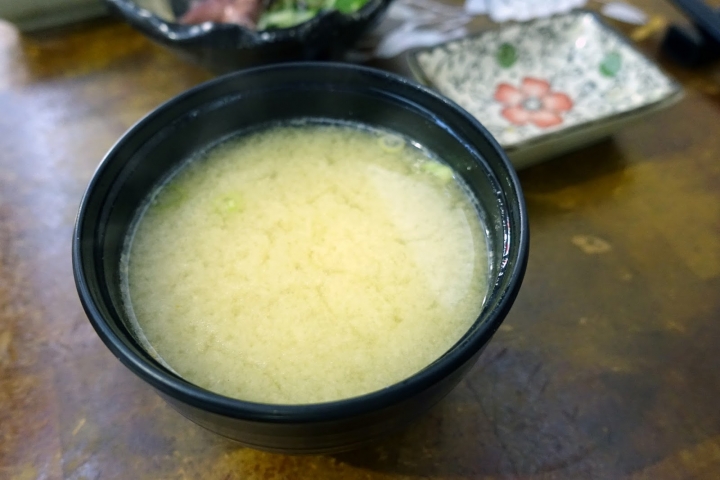 [食記] 畔の食堂。驚喜感十足的生魚片丼飯 用料超好的平價日式料理--鮑魚干貝丼、山藥四色丼(小巨蛋站)