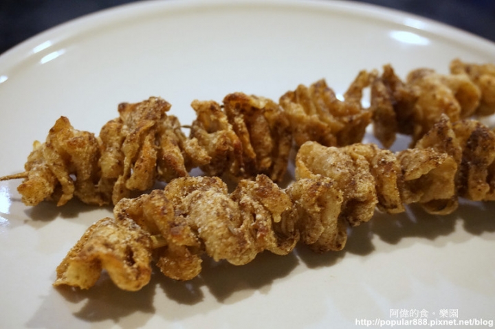 【中山國中站】〈維吾爾新疆碳烤〉大漠香料加孜然調味，使碳烤食材更香更美味，十年老店口碑不墜，靠的就是真材實料與真功夫!