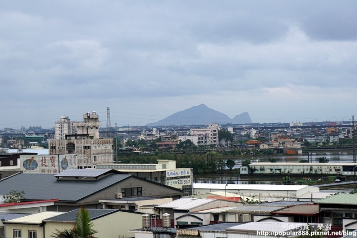 【宜蘭市】<悅川酒店>2017全新開幕的親子酒店,有超大的遊戲室,還有豐富藏書,每間客房也都有文學名著;兼具休閒與人文知性的漂亮酒店。