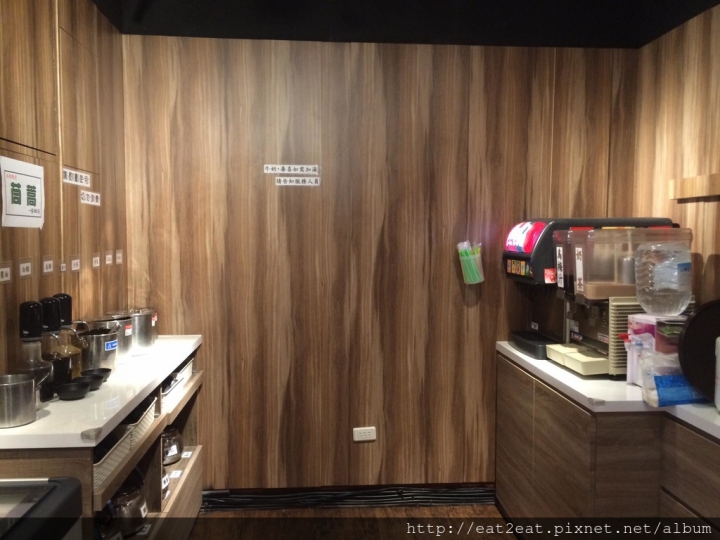 【新北板橋】重慶路 鼎川霖鍋物/8種湯底任選不加價/電磁爐共用鴛鴦鍋設計/大推雞腿塊、綜合魚片