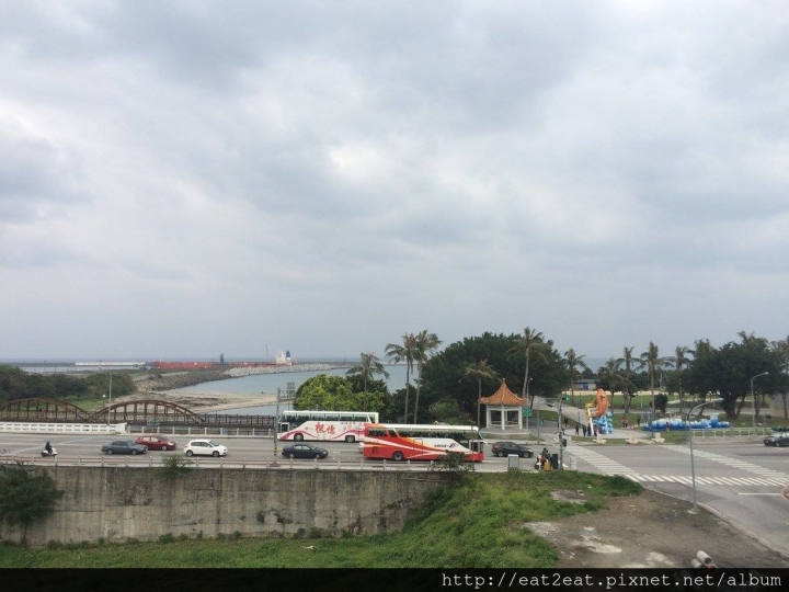 【花蓮住宿】北濱公園對面 童話主題汽車旅館-海洋館 海景四人房+雙人房+福天宮彩繪階梯