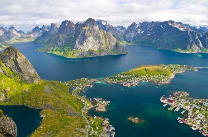 [ 北歐。挪威景點 ] 羅浮敦群島 。雷納鎮 Lofoten Reinebringen ☆羅浮敦群島最美的登山步道☆