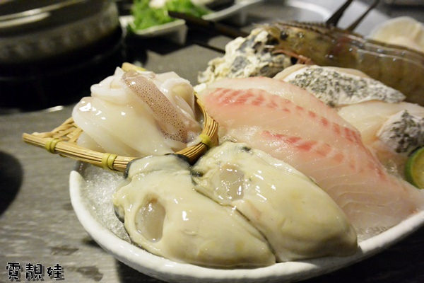 必吃!南投埔里不靠海【日高鍋物】的超肥美"海鮮鍋物""伊比利豬肉火鍋"雙人海陸套餐