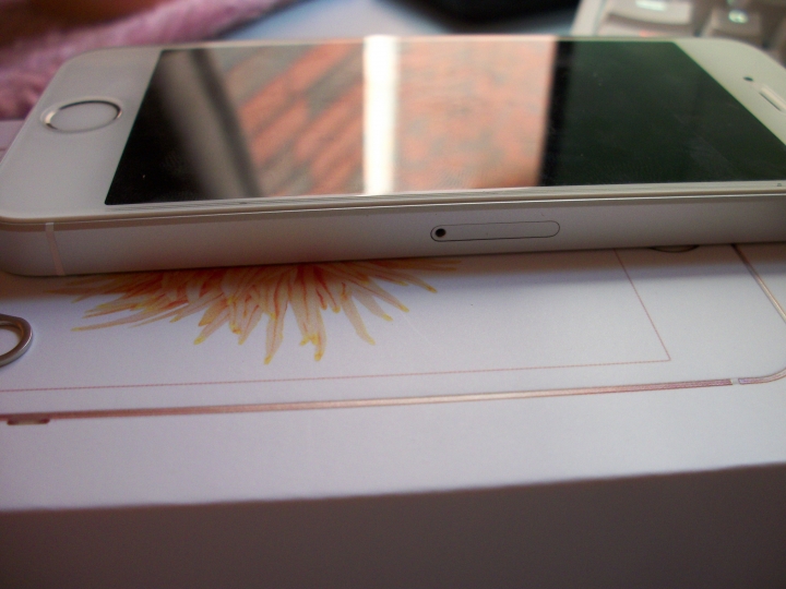 IPHONE SE 16GB 淘寶購入官換機