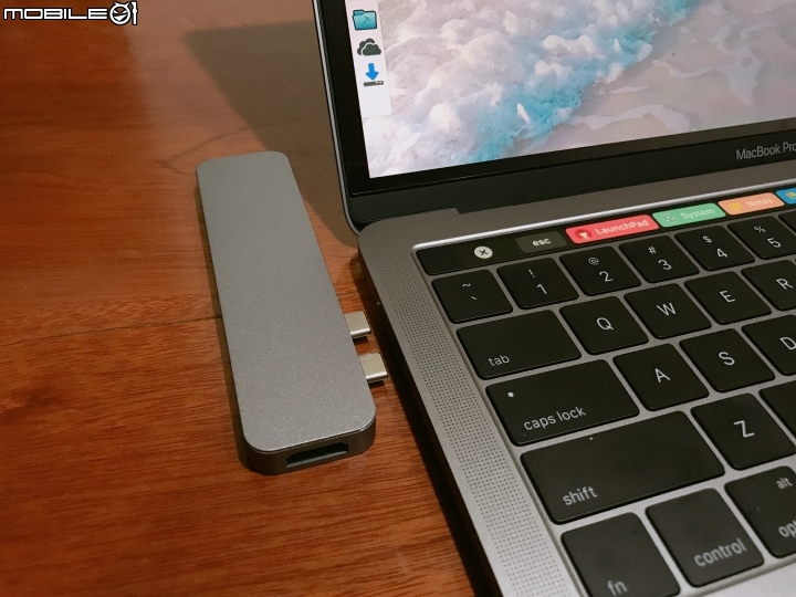 「開箱圖多」HyperDrive Thunderbolt 3 USB-C HUB for MacBook Pro