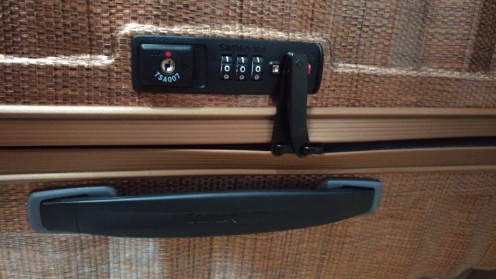[開箱分享] 目前世界上最輕又硬的行李箱 Samsonite lite-shock