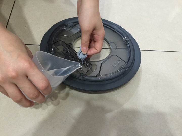 [開箱] i'SENSE 乾濕兩用Catch Mop拖地機器人(HAF-HC200WH)
