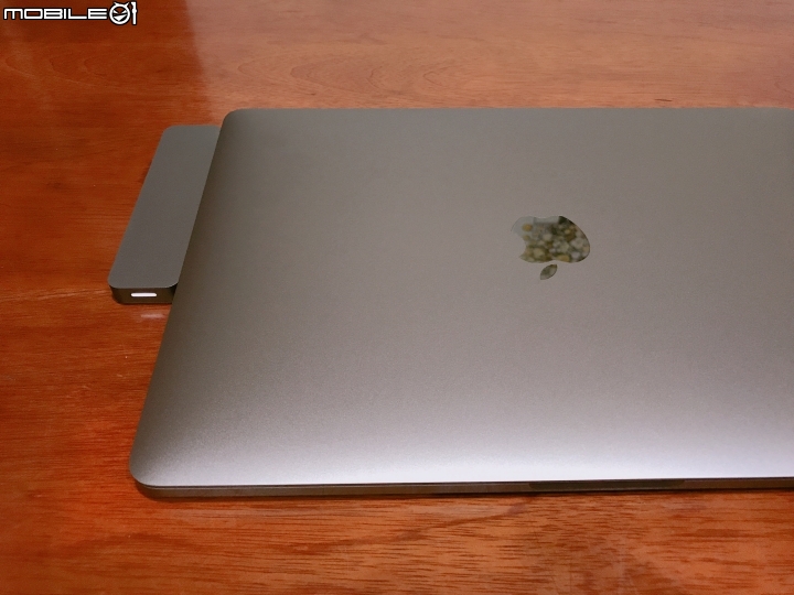 「開箱圖多」HyperDrive Thunderbolt 3 USB-C HUB for MacBook Pro