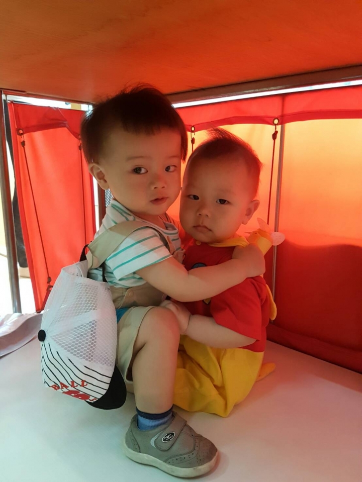 各位神人，先謝謝你們，麻煩可以幫我兒子P:不要怕!哥哥保護你