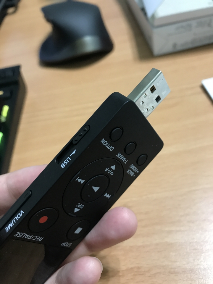 [開箱] Sony ICD-UX560F 錄音筆開箱
