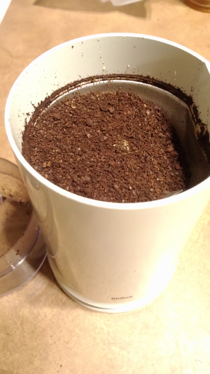 [開箱] CP值破表的醇鮮電動咖啡慢磨機