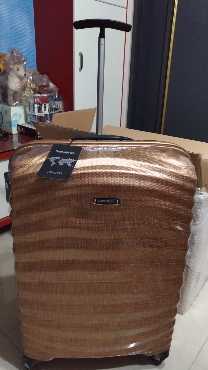 [開箱分享] 目前世界上最輕又硬的行李箱 Samsonite lite-shock