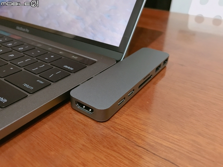 「開箱圖多」HyperDrive Thunderbolt 3 USB-C HUB for MacBook Pro