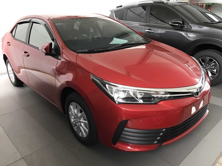 2017 Altis 雅緻版 紅色開箱 圖少