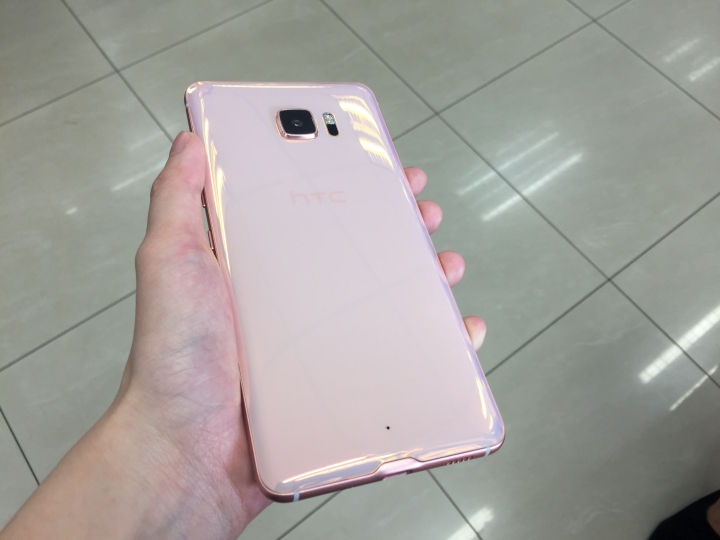 HTC U Ultra彩妝粉簡易開箱（圖多）