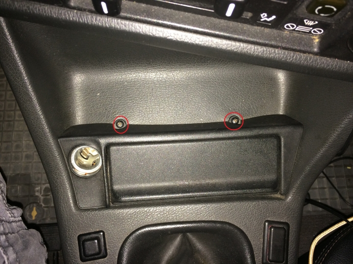 [DIYer] E30室內燈更換(點煙器座 室內燈 牌照燈 手套箱燈 後箱燈)