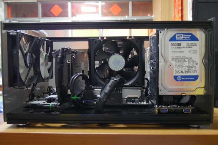 目前最小的ATX全透機殼GEEEK T810