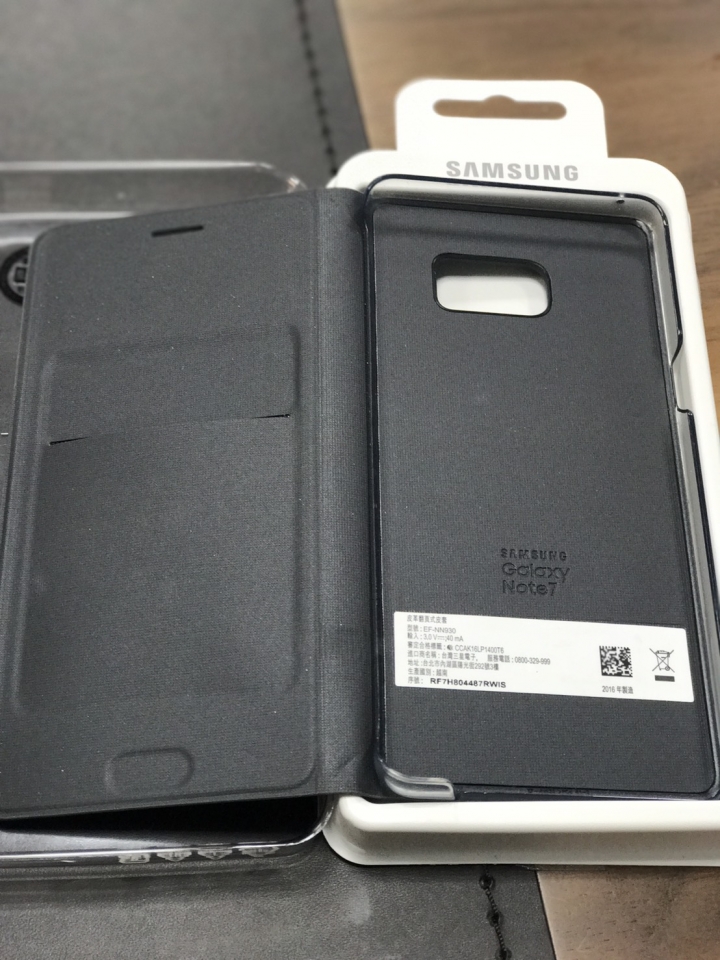 SAMSUNG的服務真的讓我很驚艷  前後說詞都不一樣 當初在西門三星館買 note7跟原廠感應式皮套 店員說不能退配件？但我剛又看到有人說可以退？  所以我損失了1800?