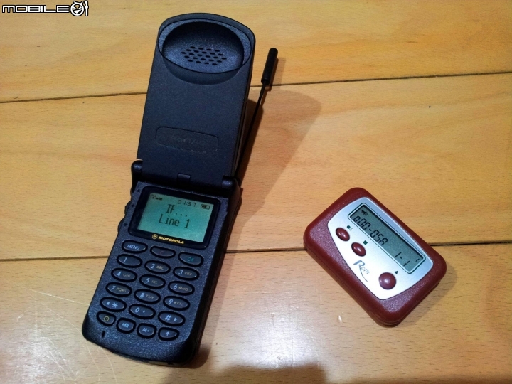 手機2G時代即將結束...你手上還有多少能用的經典2G手機蓋大樓!