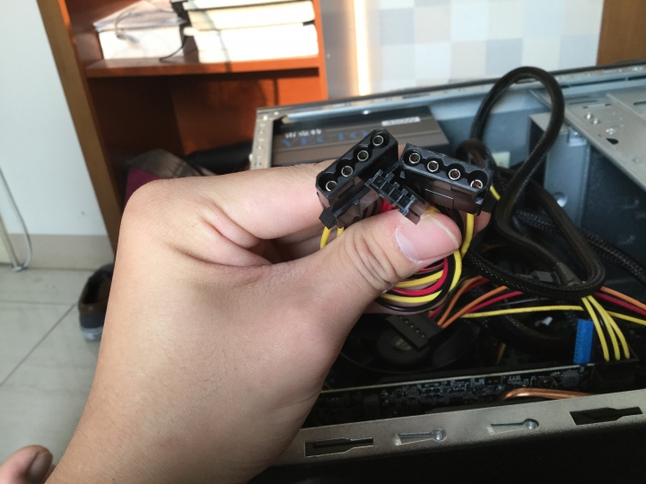如果主機板上面的USB孔沒插還能使用嗎？