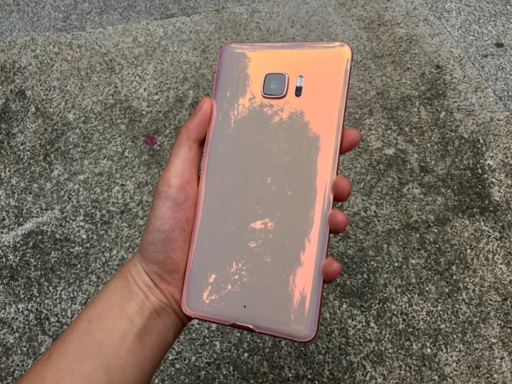 HTC U Ultra彩妝粉簡易開箱（圖多）