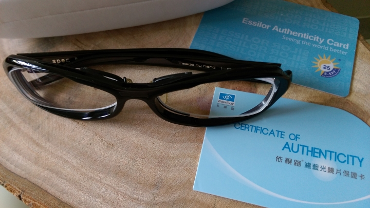 [開箱]Spec espace ES-7031+依視路A4濾藍光鏡片分享