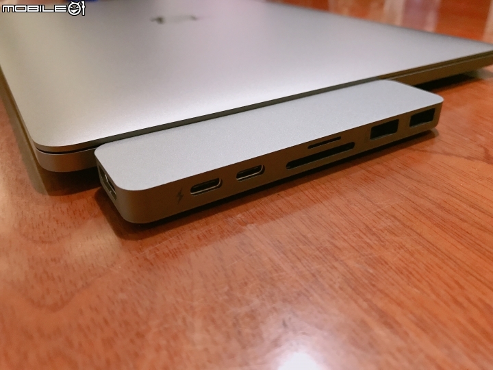 「開箱圖多」HyperDrive Thunderbolt 3 USB-C HUB for MacBook Pro