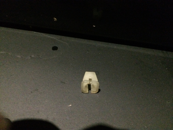 [DIYer] E30室內燈更換(點煙器座 室內燈 牌照燈 手套箱燈 後箱燈)